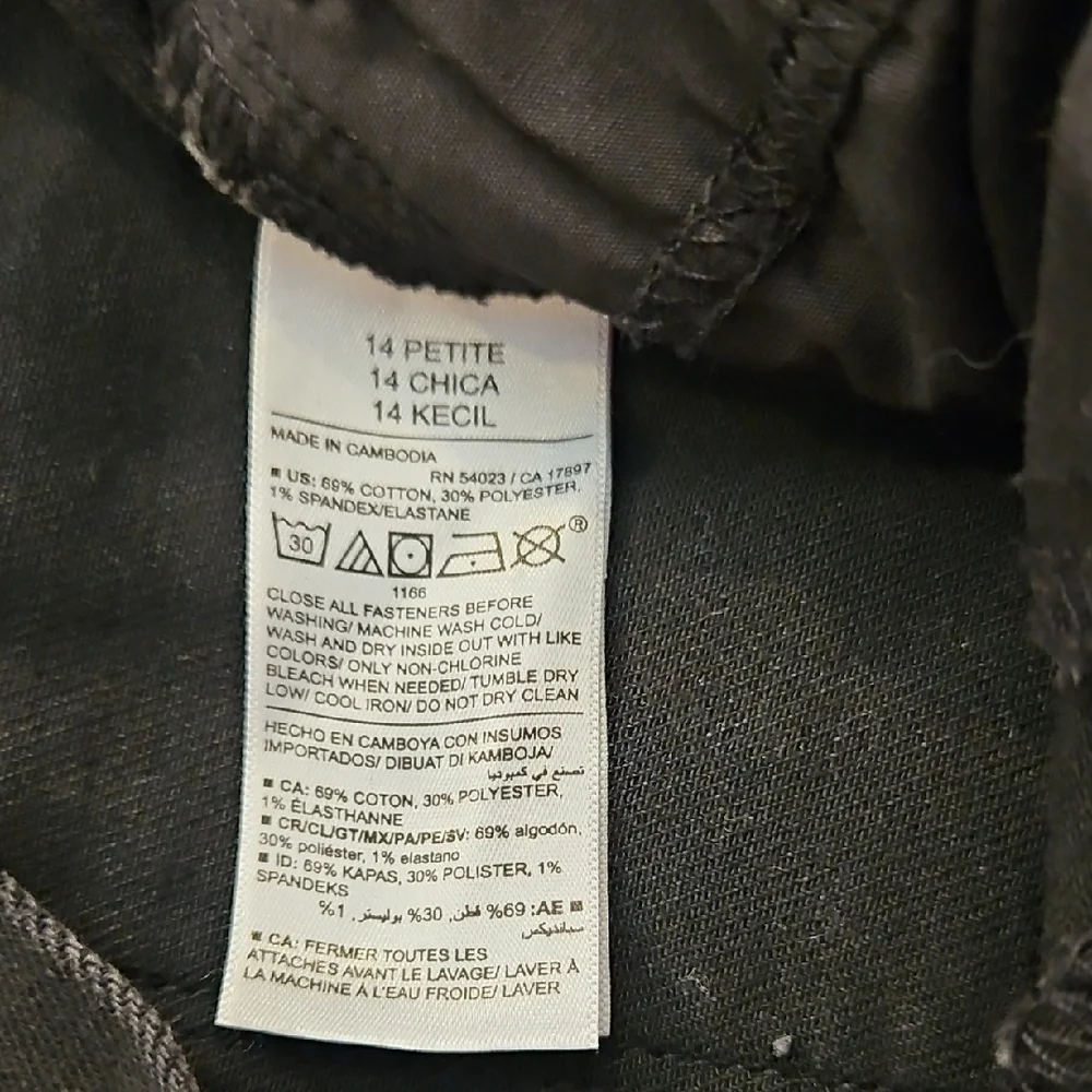 Old Navy Black High-Rise Wow Flare Jeans - Picture 5 of 7